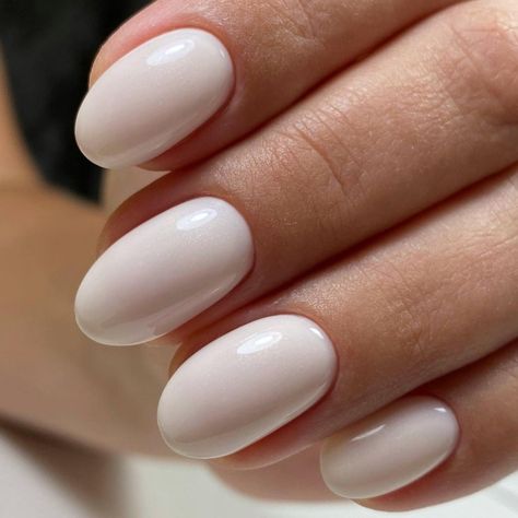 Luxio is 100% pure gel that is odorless and solvent free. Because it is not mixed with polish like some other brands, it offers more durability, ease of use, and consistency you can rely on. Formulated to coat and protect the natural nail, Luxio delivers ease of application along with maximum control. Luxio is the perfect choice for a long lasting gel manicure or pedicure. PLEASE NOTE: Due to the many variations in monitors and browsers, color samples may appear different on different monitors. Neutral Nails Manicure, College Grad Nails Ideas, Cream Colour Nails, Light Short Nails, White Nude Nails, Light Color Nails, Ivory Nails, Romantic Nails, Casual Nails