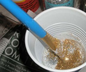 How To Add Glitter To Shoes, Designer Converse, Diy Glitter Sneakers, Vans Oldschool, Glitter Tennis Shoes, Red Glitter Shoes, Diy Glitter Shoes, Mod Podge Glitter, Glitter Wallpaper Iphone