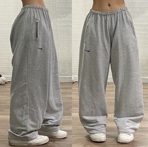 Nike Baggy Sweatpants, Nike Outfits Aesthetic, Nike Pants Outfit, Baggy Sweatpants Outfit, Baggy Sweats, Baggy Sweatpants, Baggy Clothes, Mode Jeans, Hip Hop Style