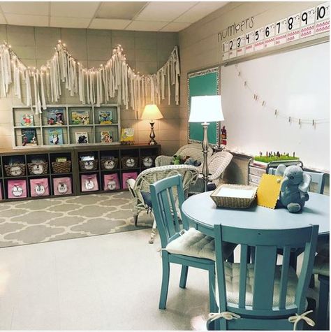 Classroom Setup Elementary, 1st Grade Classroom, Calm Classroom, Classroom Goals, Diy Classroom Decorations, Classroom Makeover, Classroom Layout, Elementary Classroom Decor, Lights Hanging