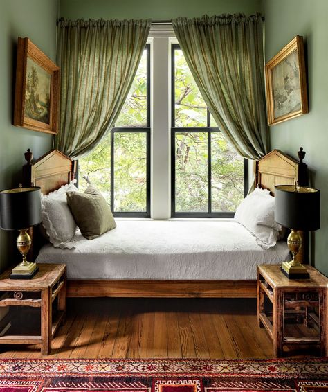 In the Foothills of the Blue Ridge Mountains, a Visionary Landscape Architect Creates His Own Eden Interior Vintage, Green Walls, Design Living Room, Elle Decor, Decoration Design, Guest Bedroom, Small Bedroom, Bedroom Inspirations, Home Interior