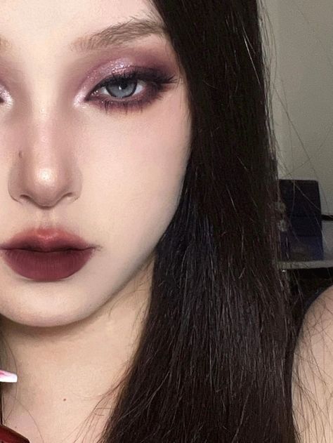 LookHealthyStore | Red smoky #eyeshadow + black and red lip glaze, cool gothic beauty🩸 All credit by Nic 📕RED ID NicNic #eyemakeup #makeupaddict… | Instagram Smoky Eyeshadow Black, Black And Red Makeup, Red Makeup Looks, Eyeshadow Black, Dark Makeup Looks, Smoky Eyeshadow, Dark Eyeshadow, Eyeliner Styles, Cool Makeup Looks