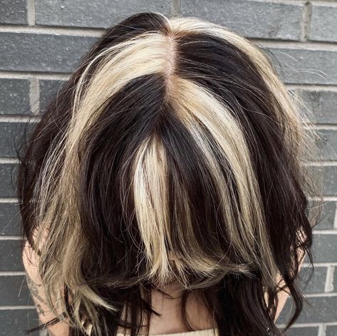 White Chunks In Hair, Highlight Streaks Black Hair, Skunk Print Hair, Chunky Highlights For Short Hair, Chunky Colored Highlights Short Hair, Chunky Highlights Black And Blonde, Skunk Chunky Highlights Short Hair, Big Chunky Highlights, Mullet With Chunky Highlights