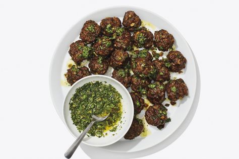 Meatballs don't have to be an all day project. This is the quickest, most fuss-free and delicious beef meatball recipe there ever was or will be. Sheet Pan Meatballs, One Bite Appetizers, Salsa Verde Recipe, Best Meatballs, Meatball Bake, Meatball Recipe, Beef Meatballs, Homemade Meatballs, Smitten Kitchen