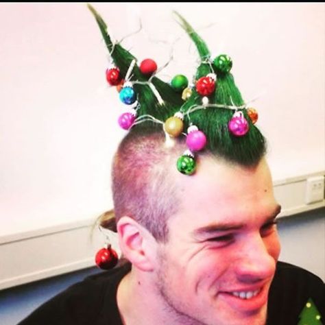 Totally Crazy Christmas Hairstyles - Neatorama Crazy Hairstyles, Weird Haircuts, Hairstyles Boys, Christmas Tree Hair, Bad Haircut, Christmas Hairstyles, Beautiful Braids, Christmas Hair, Boys Christmas