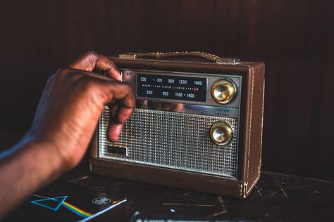 Old Radio Images, Radio Reference, Old Radio, Blood In Water, Still Life Images, Anchorman, Old Radios, Art Theme, Leisure Arts