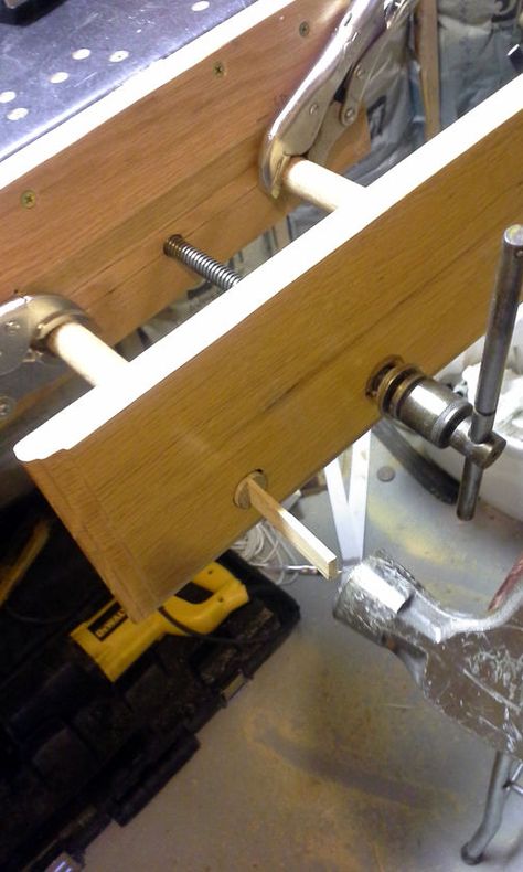 DIY: Workbench Vice from Reclaimed Scissor Car Jack Workbench Vice, Workbench Vise, Workbench Organization, Woodworking Software, Workbench Top, Workbench Designs, Woodworking Kits, Woodworking Bed, Diy Workbench