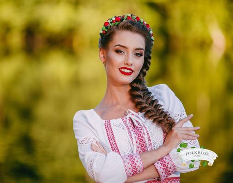 Slavic Hairstyles, Russian Wedding Traditions, Russian Hairstyles, Russian Traditional Dress, Russian Clothing, Russian Wedding, Traditional Hairstyle, Ash Blonde Balayage, Woman Blouse