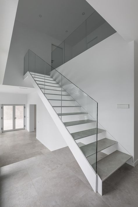 Stair Mirror, Glass Stairs Design, Penthouse Interior, Ceramics Tiles, Penthouse Living, Studio Architecture, Staircase Handrail, Glass Stairs, Steel Stairs