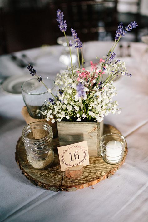 Rustic Wooden Centerpieces, Flower Box Centerpiece Wedding, Basket Wedding Centerpieces, Box Centerpiece Ideas, Wooden Flowers Wedding Centerpiece, Wood Round Centrepiece, Wedding Wood Round Centerpiece, Wooden Basket Decor, Wooden Box Centerpiece Wedding