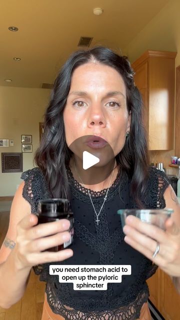 Melanie Sandford on Instagram: "This is a really awesome mixture you can make and keep in your fridge that will last a very, very long time and it’s really simple. It’s called fire honey. I am using manuka honey this time because manuka honey can help get rid of the H Pylori bacteria, and also aids and digestion and can improve gut health Here is the recipe: 7 ounces of honey. 1 teaspoon cayenne pepper 1 teaspoon ground ginger 1 teaspoon cinnamon 1 teaspoon turmeric 1 teaspoon black pepper. Stir it well and use 1 teaspoon of honey to your tea or a cup of warm water. The contents the honey helps, stimulate the nerves in the stomach to help promote stomach acid production and help with digestion. The honey, I’m using is in my bio link under my username if you’re interested @samumanuka —You d Fire Honey Recipe, Fire Honey, Stomach Cleanse, Help With Digestion, Stomach Remedies, Healthy Stomach, H Pylori, Improve Gut Health, Ginger Recipes