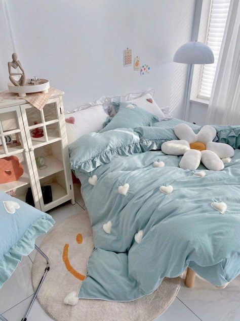 Cute Bedsheets Aesthetic, Bedroom Korean Style, Bedroom Inspirations Aesthetic, Disney Room Decor, Bedroom Design Trends, White Room Decor, Cute Room Ideas, Redecorate Bedroom, Cozy Room Decor