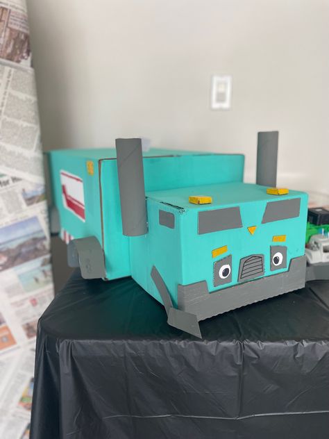 Netflix Trash Truck Birthday Party, Trash Truck Netflix Birthday, Trash Truck Netflix Birthday Party, Trash Truck Birthday Party, Trash Bash, Trash Truck, Birthday Inspiration, Truck Birthday, Trucks Birthday Party