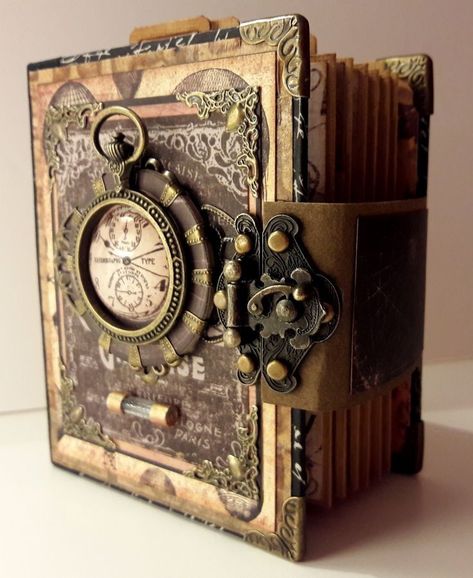 Steampunk Diy Crafts, Rangement Art, Steampunk Book, Steampunk Mixed Media, Leather Book Covers, Steampunk Crafts, Ancient Books, Book Sculpture, Steampunk Diy