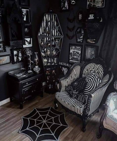 Gothic House Decor, Gothic Homes, Gothic Decor Bedroom, Gothic Room, Gothic Interior, Gothic Bedroom, Dark Home Decor, Goth Home Decor, Casa Vintage