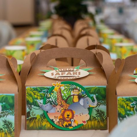 Jungle Safari favor box Return Favours, Safari Birthday Party Decorations, Hats Design, Lolly Bags, Lion King Birthday, Third Birthday Party, King Birthday, Safari Birthday Party, Safari Birthday