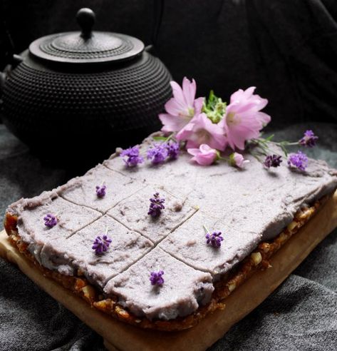 Earl Grey & Lavender Cake - Raw & Vegan Vegan Earl Grey, Earl Grey Lavender, Earl Grey Cake, Lavender Cake, Raw Cake, Grey Lavender, Cashew Cream, Watermelon Fruit, Agave Syrup