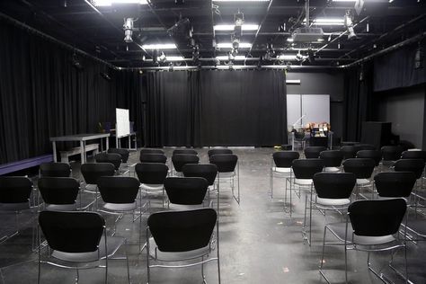 Essential skills college theatre programs should emphasize more — OnStage Blog College Theatre, School Building Plans, Drama Classroom, Theatre Classroom, Theatre Education, High School Drama, Rehearsal Room, School Drama, Negotiating Salary