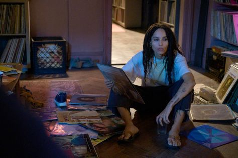 HIGH FIDELITY, Zoe Kravitz, Top Five Heartbreaks, (Season 1, Episode 101, aired Feb. 14. 2020). photo: Phillip Caruso / Hulu / Courtesy Everett Collection Zoey Kravitz, Thinking In Pictures, Comedy Shows, Comedy Tv Shows, Nyc Girl, Zoe Kravitz, High Fidelity, Comedy Show, Comedy Tv