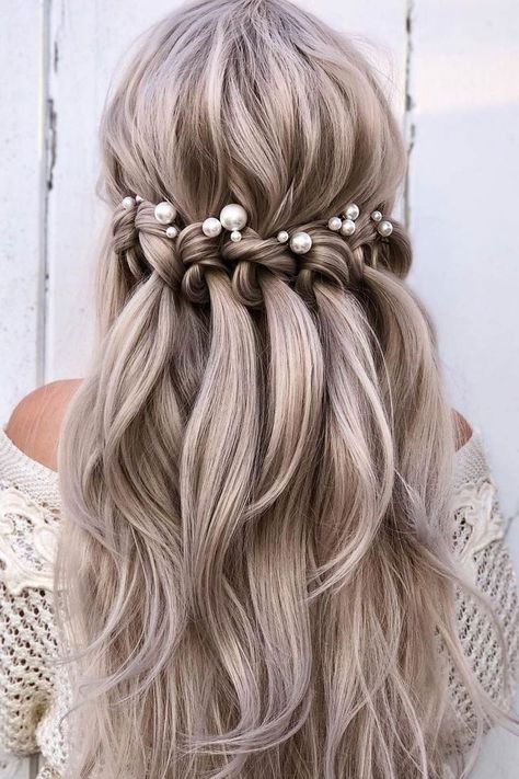 Knotted Half-up Style with Pearls ❤ #lovehairstyles #hair #hairstyles #haircuts Wedding Hair Flower Crown, Pearl Hair Pin Wedding, Bridal Hair Pins Pearl, Winter Wedding Hair, Diy Wedding Hair, Flower Crown Hairstyle, Braided Hairstyle, Wedding Guest Hairstyles, Prom Hairstyles