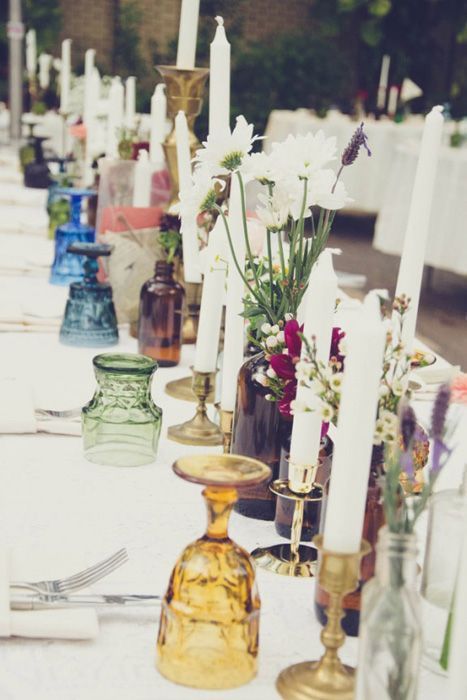 Vintage Wedding Table Settings, Backyard Bbq Wedding, Backyard Wedding Dresses, Vintage Wedding Table, Bohemian Table, Jewel Tone Wedding, Bbq Wedding, Boda Mexicana, Estilo Boho Chic