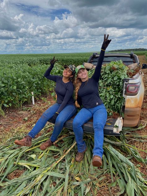 Agribusiness Aesthetic, Women In Agriculture, Mi Life, Country Women, Outfit Mujer, Take Me Home, Future Life, Farm Life, Country Girls