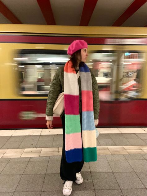 Knit Scarf Colorful, Colourful Scarf Outfit, Crochet Scarf And Hat, Knit Scarf Outfit, Scarf Aesthetic, Modern Scarf, Ladies Knitting Patterns, Crochet Scarf Easy, Thick Scarf