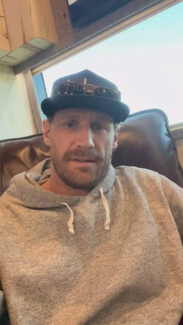 Chase Rice Selfie 2024, Chase Rice Selfie, Apple Store Gift Card, Chase Rice, Sandra Bullock, Country Music Singers, Asian Actors, Country Music, Actors