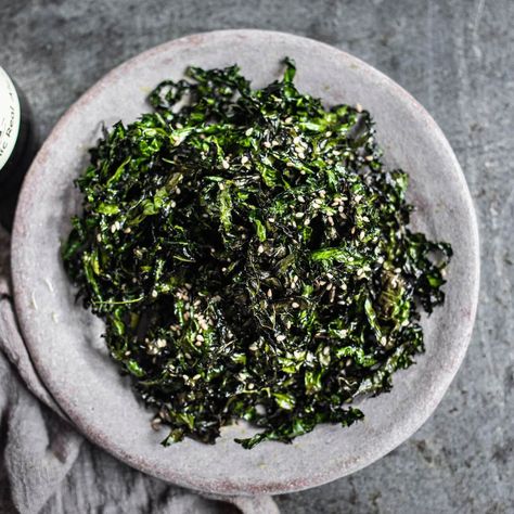 This is a quick and tasty approach to cavolo nero (or black kale), and tastes just like the crispy seaweed you would find on the menu in a Chinese restaurant or takeaway. Serve as a snack with an ice-cold beer, or as a side to an Asian feast. The sesame seeds are a really nice finishing touch. You could also try adding a little finely chopped fresh chilli too, if you fancy. Seaweed Recipe, Asian Feast, Vegetarian Pasta Sauce, Crispy Seaweed, Penne Recipes, Chinese Five Spice Powder, Easy Pasta Sauce, Vegetarian Sides, Chilli Recipes