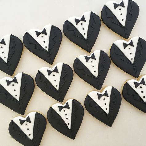 Groom Cookies, Tux Cookies Decorated, Disney Wedding Cookies, Engagement Cookies Black And White, Tuxedo Cookies, Black And White Cookies Wedding, Bridal Shower Cookies Black And White, Heart Tuxedo Cookies, Cookie Favors Packaging