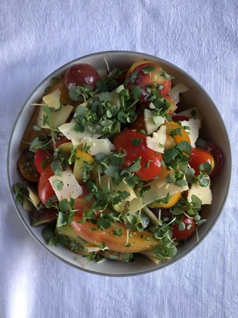 Cherry Tomato Caprese Salad with Basil Microgreens — Main Street Farmers Market Basil Microgreens, Microgreen Salad, Microgreens Salad, Tomato Caprese Salad, Microgreens Recipe, Tomato Harvest, Tomato Caprese, Small Tomatoes, Balsamic Dressing