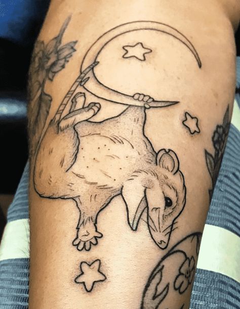 American Traditional Opossum Tattoo, Raccoon And Possum Tattoo, Possum Tattoo Cute, Possum Tattoo Simple, Gnarly Tattoos, Possum Drawing, Skunk Tattoo, Possum Tattoo, Opossum Tattoo