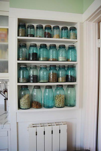 storage solutions for tiny kitchens | Country Farmhouse Kitchen: Small Storage Solution Using Collected Ball ... Jar Kitchen, Vintage Mason Jars, Blue Mason Jars, Astuces Diy, Smitten Kitchen, Kitchen Hacks Organization, Kitchen Farmhouse, Ball Jars, Pantry Storage