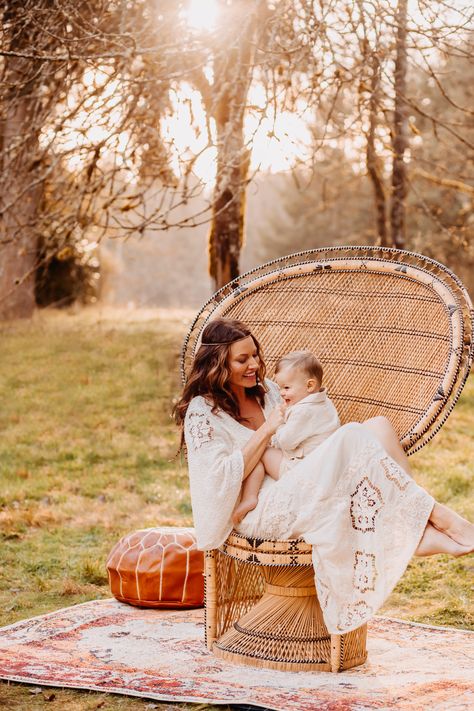 Maternity Photography Peacock Chair, Boho Mini Session Photo Shoot, Photo Shoot With Chair, Rattan Chair Photoshoot, Wicker Chair Photoshoot, Mothers Photoshoot, Peacock Chair Photoshoot, Boho White Maxi Dress, Spanish Rug