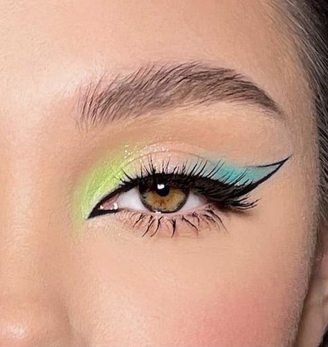 Simple Color Makeup, Futuristic Makeup Looks, Make Up Designs, Cute Eye Makeup, Eye Makeup Pictures, Pinterest Makeup, Eye Makeup Designs, Basic Makeup, Fancy Makeup