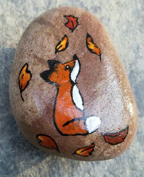 Little Autumn Fox and leaves hand painted rock! By JLBall of RVARocks. Fox Rock Painting Ideas, Autumn Stone Painting, Fox Rock Painting, Autumn Rock Painting, Fox Painted Rock, Autumn Rock Painting Ideas, Autumn Painted Rocks, Autumn Painting Ideas Easy, Painted Rock Art