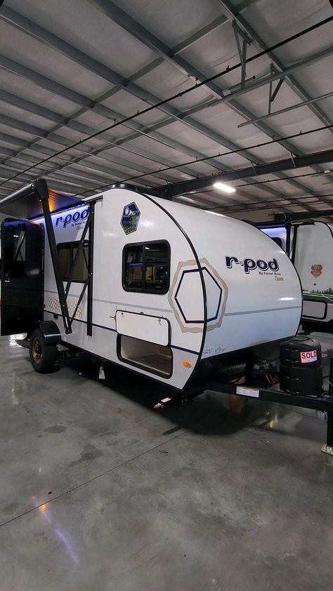 2024 Rpod 180 at Couchs RV Nation #camping #camper #rv #rvlife #caravan Rpod 180, Rpod Camper, Aesthetic Camping, Camper Van Life, Camping Camper, Small Campers, Truck Camping, Travel Van, Rv Interior