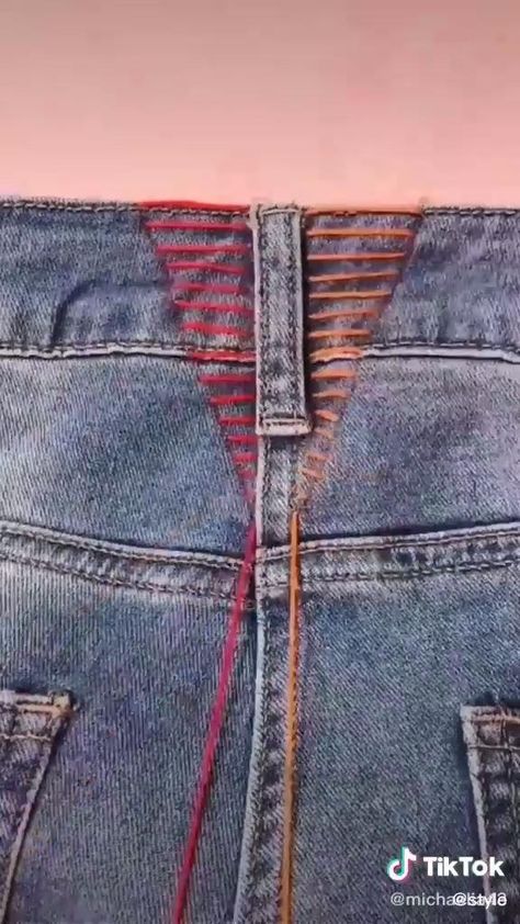 Adjust Waist On Pants, Tailored Jeans For Women, Jean Alterations Diy, How To Alter Pants That Are Too Big, Rattoppare I Jeans, Projek Menjahit, Diy Clothes Hacks, Sewing Easy Diy, Seni Dan Kraf