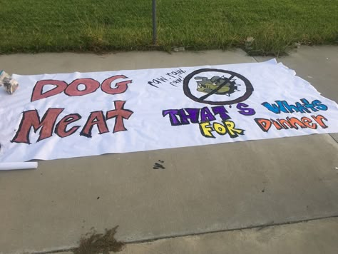 Bulldog Football Poster Ideas, Beat The Bulldogs Football Signs, Football Banner Ideas, Stuco Posters, Football Game Signs, High School Football Posters, Cheer Banners, Cheerleading Signs, Hoco Posters