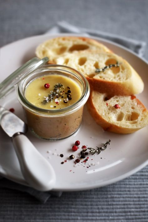 What To Have With Chicken, Light Suppers, Chicken Liver Pate Recipe, Liver Pate Recipe, Chicken Liver Recipes, Liver Pate, Chefs Recipes, Pub Grub, Pate Recipes