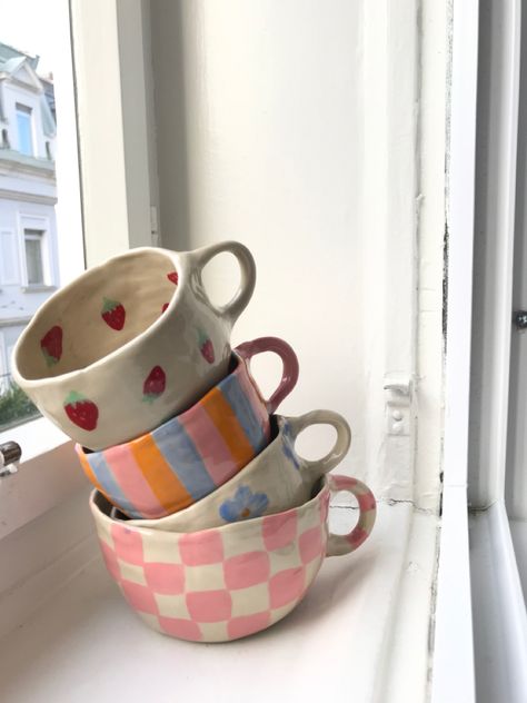 Ceramic Pottery Aesthetic, Pottery Painting Designs Mugs, Mug Painting Ideas Aesthetic, Pottery Painting Mug Ideas, Pottery Ideas Aesthetic, Pottery Mug Ideas, Lovegood Aesthetic, Luna Lovegood Aesthetic, Cup Aesthetic