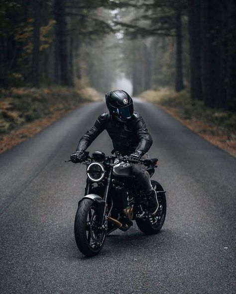 Motorcycle Photo Shoot, Biker Photography, Enfield Motorcycle, Riding Quotes, Мотоциклы Cafe Racers, Motorcycle Wallpaper, Biker Quotes, Motorcycle Photography, Futuristic Motorcycle