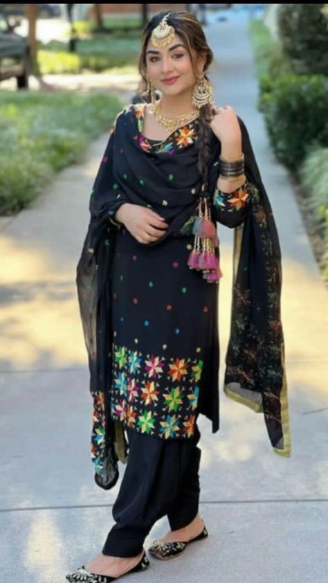 Punjabi Black Salwar Suits, Fulkari Suits Punjabi, Punjabi Dp, Black Salwar, Sardar Fashion, Simple Suits, Black Dp, Dp Girl, Suit Punjabi