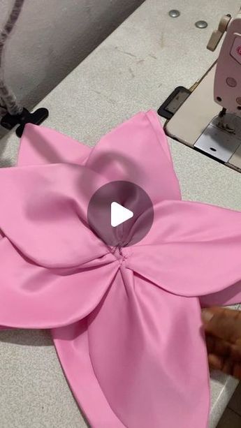 How To Make Petals With Fabric, Rose Step By Step, Diy Hats, Dress Patterns Diy, Fabric Flower Tutorial, Diy Embroidery Designs, Handmade Flowers Fabric, Floral Wallpaper Phone, Flowers Fabric