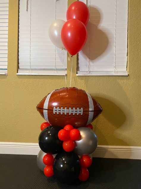 Georgia Bulldog Party Ideas, Uga Football Party, Uga Bed Party, Football Balloon Bouquets, School Spirit Balloon Garland, Texas A&m Balloon Garland, Football Balloons, Balloon Business, Senior Night Gifts