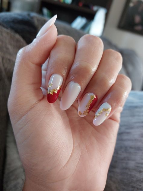 Red and white valentines nails Red White And Gold Nail Designs, White Red Gold Nails, White Red And Gold Nails, Red Gold And White Nails, Red White Gold Nails, Red White And Gold Nails, White Valentines Nails, Kc Nails, Gold Summer Nails