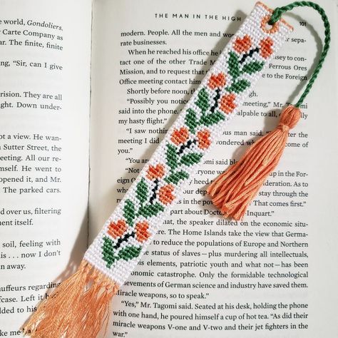 Pattern #103720 Bookmark is by z3w1ly on BB. Check it out. #braceletcommunity #friendshipbracelets #threadbracelets #knotting #handmade #floralbookmark #floral #tulip #booklover #floralist #braceletbook #handmadejewelry #instacrafts #jewelry #threadbracelets #knots #knottedbracelets #wishbracelet #floss #wovenbracelet #friendshipbracelet #embroidery #aesthetic #diy #yarnbracelet #fenechki #alphapatterns #handmade #macrame #ミサンガ #キーホルダー Free Crochet Bookmark Patterns, Free Crochet Bookmark, Bookmark Crochet Tutorial, Bookmark Easy, Embroidery Floss Bracelets, Floss Bracelets, Leaves Garland, Bookmark Crochet, String Bracelet Patterns