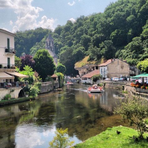 Brantôme, Dordogne, France Even better than the photo I took Brantome France, Central France, Rural France, Travel In France, Dordogne France, Beautiful France, Limousin, Aquitaine, French House