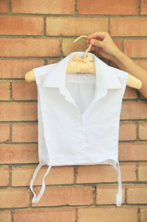 DIY: Faux chemise (make your own dickey) - Kiku Corner Dickey Collar, Shirt Makeover, Diy Fashion Trends, Collars Diy, Make Your Own Clothes, Diy Fashion Clothing, Couture Mode, Old Shirts, Tie Dye Shirts