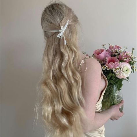 Aurora Hair, Light Feminine, Blonde Aesthetic, Blonde Hairstyles, Princess Aesthetic, Long Blonde Hair, Aesthetic Hair, Grunge Aesthetic, Vintage Aesthetic